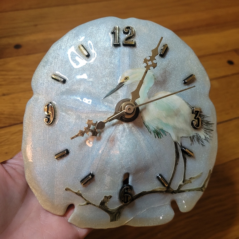 Vintage Sand Dollar Clock WORKS With Heron Bird Gloss Finish Christianity Tag